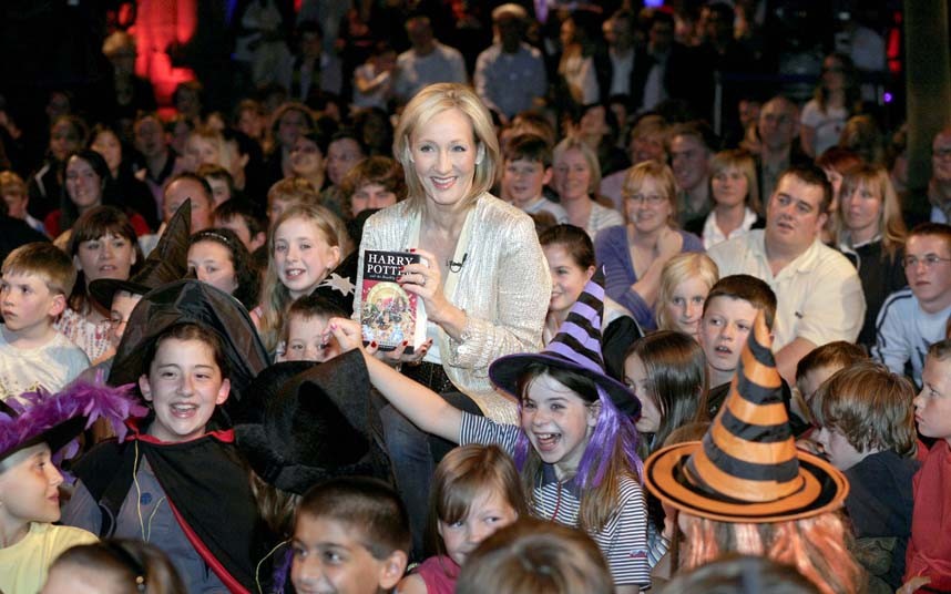 Author JK Rowling unveils the last book in the Harry Potter Saga: "Harry Potter and the Deathly Hallows". She read the first chapter to a group of lucky ticket winners at the Natural History museum followed by mass book signings at 1.00 am,1.30 am, 4.00 am and 6.00 am.